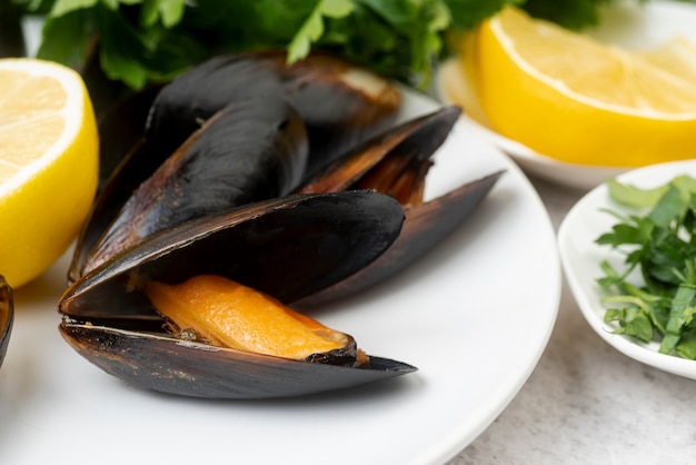 Free photo close up of gourmet mussels