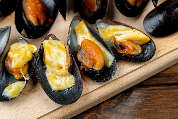 Free photo close up of gourmet seafood mussels