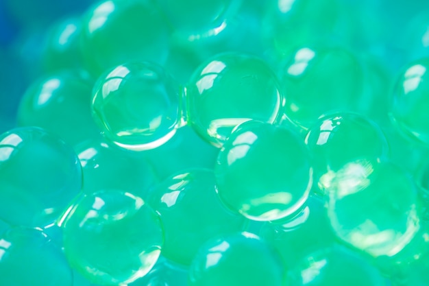 Закройте зеленые пузырьки тапиоки с эффектом