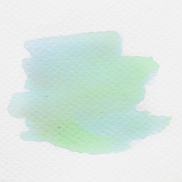 Крупный план зеленой акварелью на белой бумаге холста