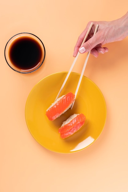 Free photo close up hand holding chopsticks