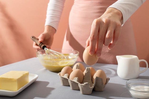 Free photo close up hand holding egg