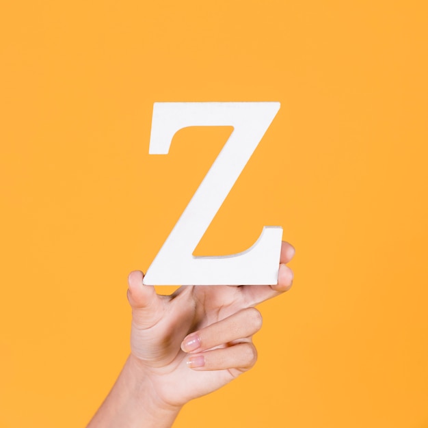 Free photo close-up of a hand holding up the alphabet z