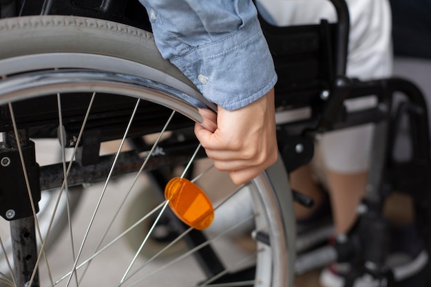 Free photo close up hand holding wheel