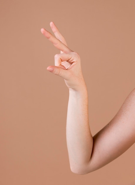Крупным планом руки обучения языку жестов