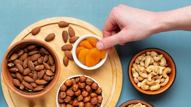 Free photo close-up hand touching bowl