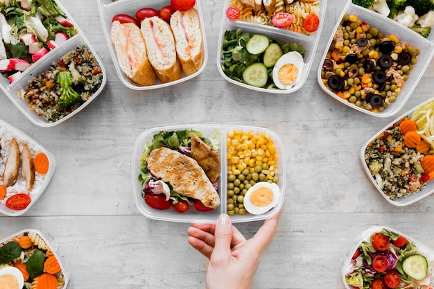 Free photo close-up hand with food container