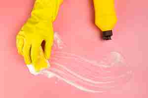 Free photo close-up hand with yellow glove cleaning up