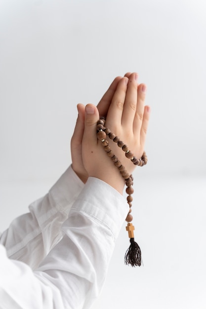 Free photo close up hands holding crucifix