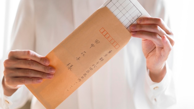 Free photo close-up hands holding envelope