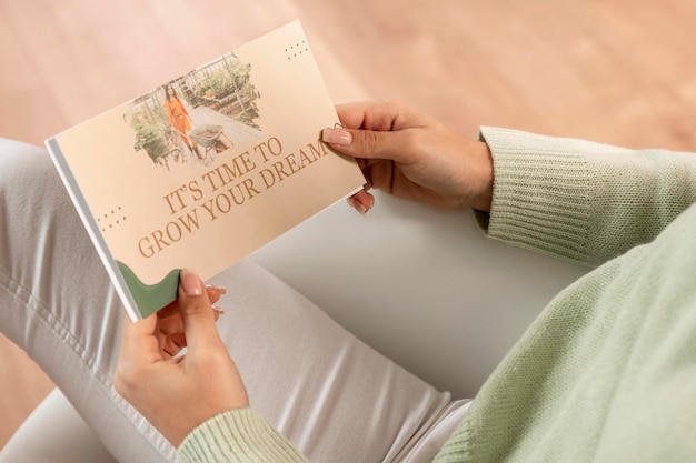 Free photo close-up hands holding flyers