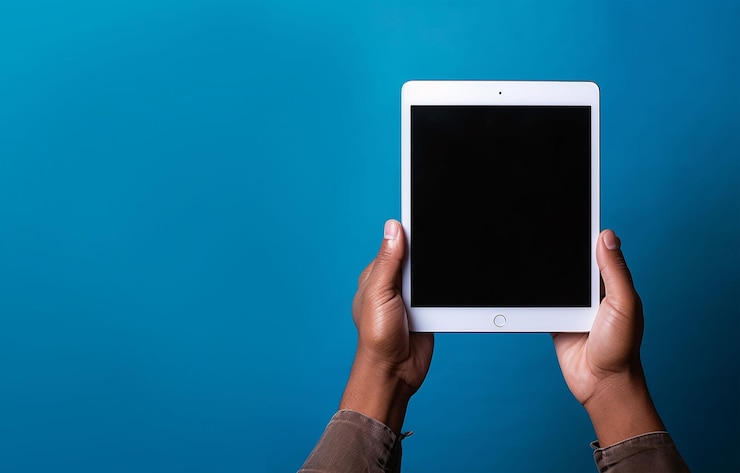 Free Photo close up hands holding ipad tablet