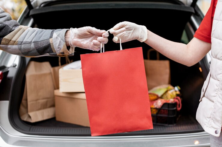 Free Photo close-up hands holding paper bag