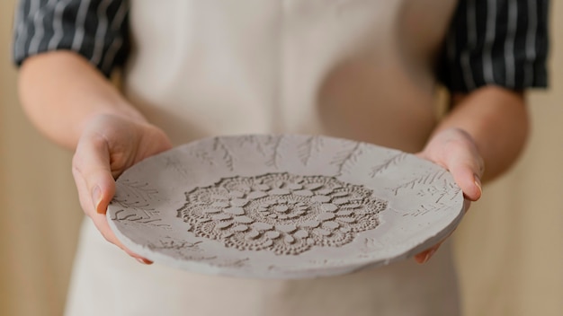 Free photo close-up hands holding plate