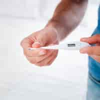 Free photo close-up of hands holding pregnancy test