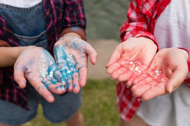 Free photo close-up hands holding sparkle