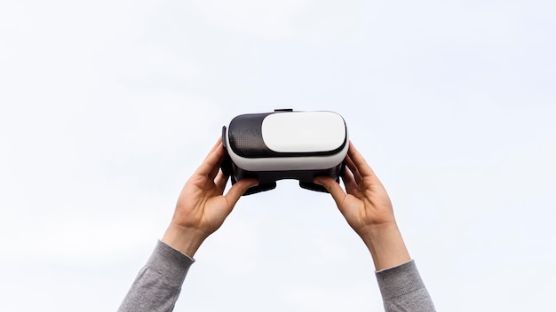 Free photo close-up hands holding vr glasses