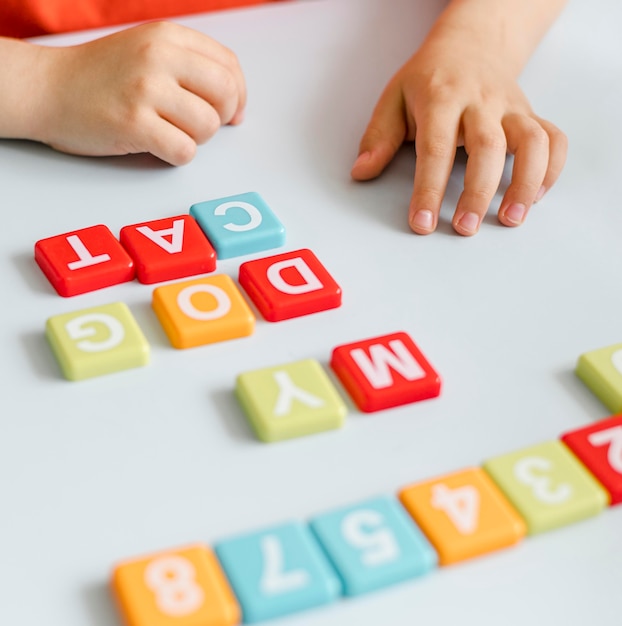 Free photo close-up hands making words