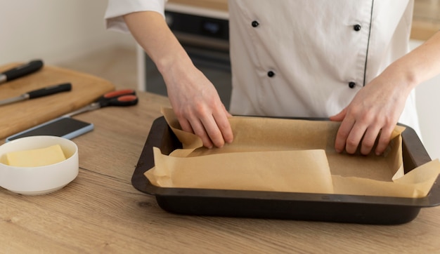 Free photo close up hands preparing tray