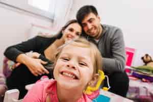 Free photo close-up of a happy girl in front of her parents