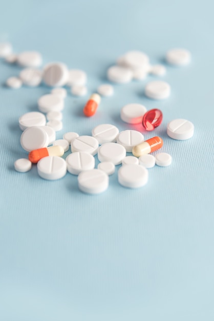 Free photo close up of a heap of white tablets