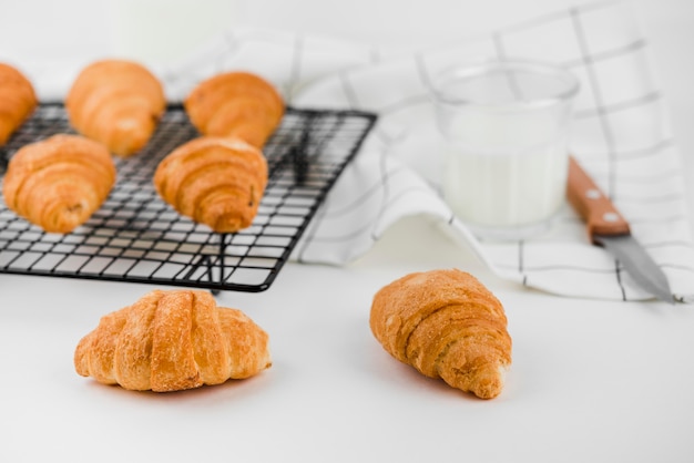 Free photo close-up homemade croissants with milk