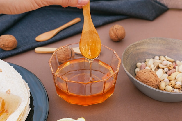 Free photo close-up homemade honey bowl
