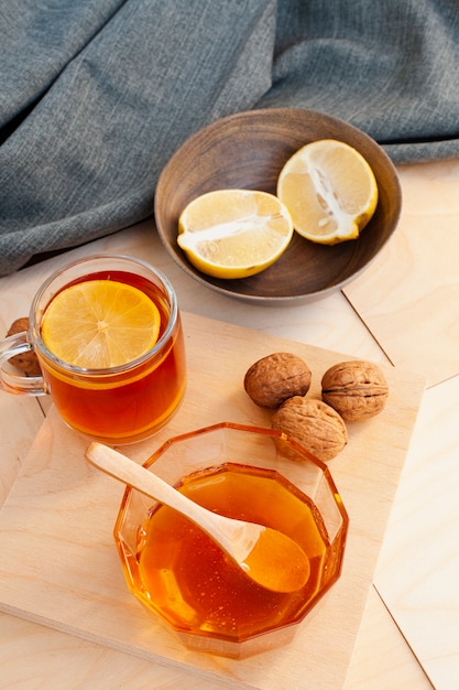 Close-up homemade honey with lemon