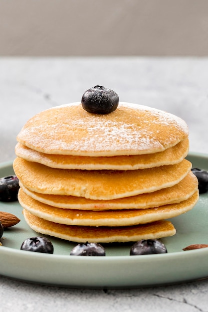 Foto gratuita pancake fatti in casa del primo piano con i mirtilli