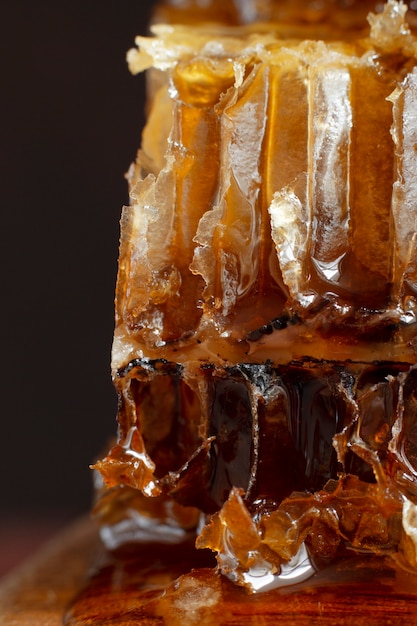 Free photo close-up of honeycomb with honey and beeswax