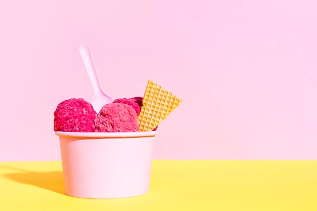 Close-up ice cream in a bowl Premium Photo