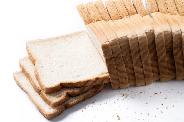 Foto gratuita immagine ravvicinata del taglio del pane isolato su sfondo bianco