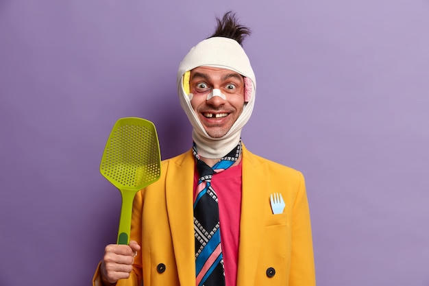 Free photo close up on injured man with dark bruise under eyes and brain concussion, wears bandage