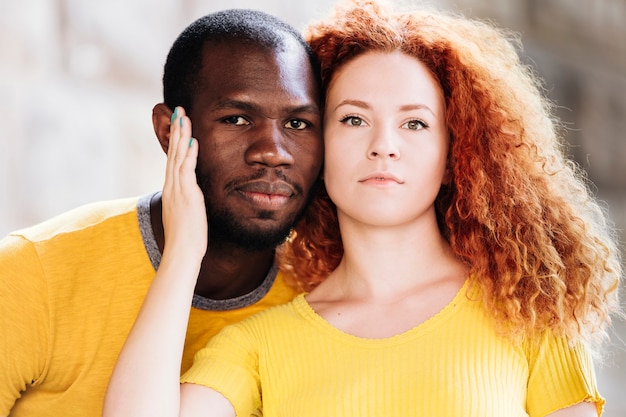 Free photo close-up of interracial couple facing the camera