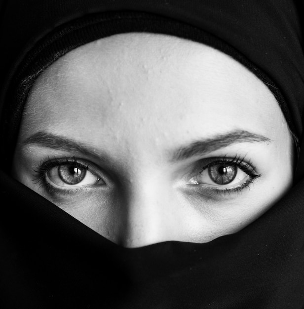 이슬람 여성 초상화의 클로즈업