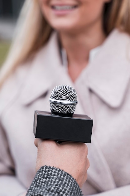 Free photo close-up journalist microphone