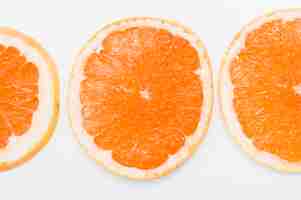 Free photo close-up of juicy oranges slices isolated on white backdrop