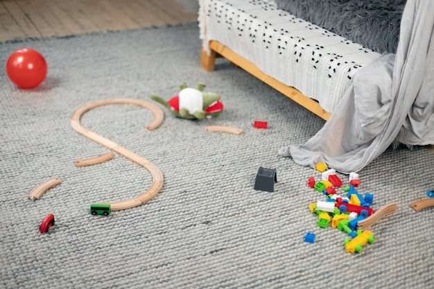 Close up on kid in their room having fun