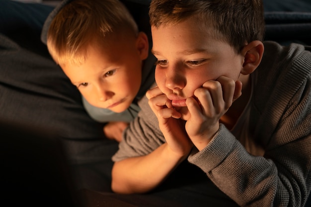 Free photo close up kids sitting in bed