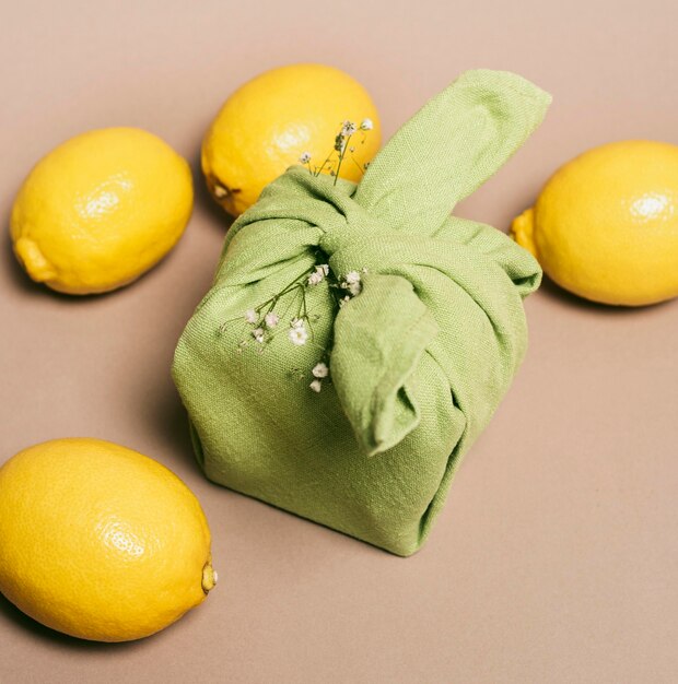 Крупным планом лимоны возле сна