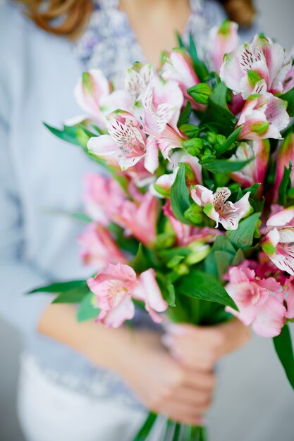 ユリの花束のクローズアップ