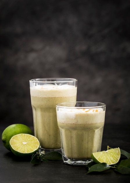 Free photo close-up lime milkshake