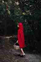 Free photo close up on little red riding hood