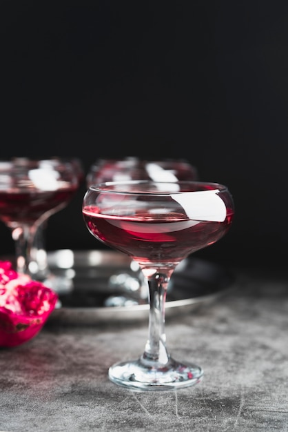 Bicchieri da cocktail di lusso del primo piano