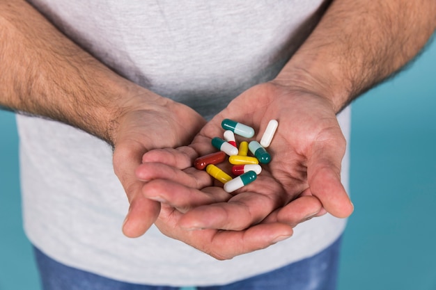 Free photo close-up of a male hand holding capsule's in hand