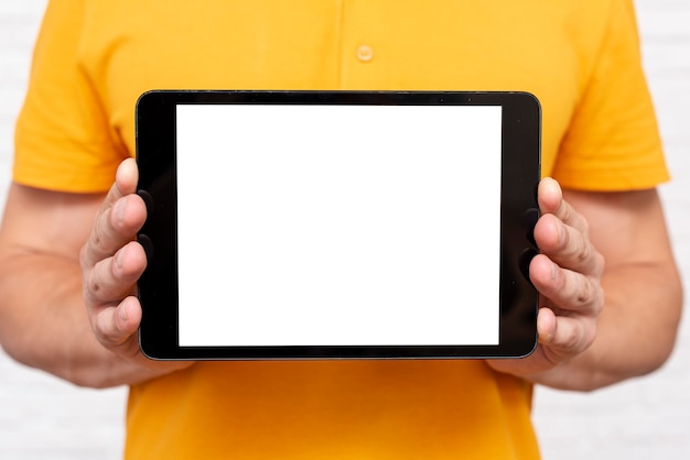 Free photo close-up male holding a tablet with mock-up