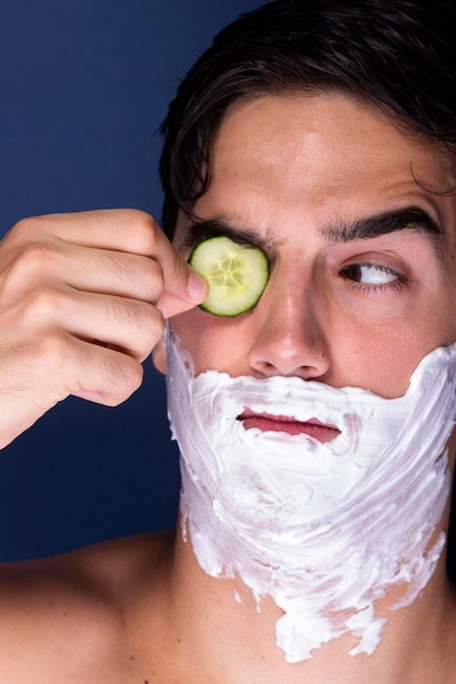 Free photo close-up male with skin care products