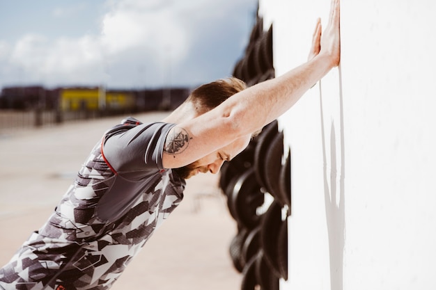 Free photo close-up of a man doing exercise