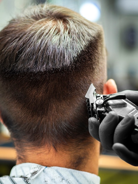 Free photo close-up of man getting a new haircut