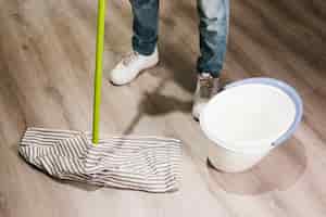 Free photo close up man mopping floor